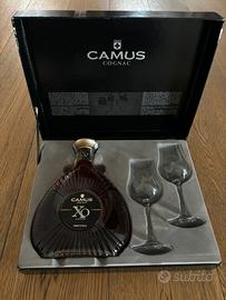 cognac Camus elegance con 2 bicchieri