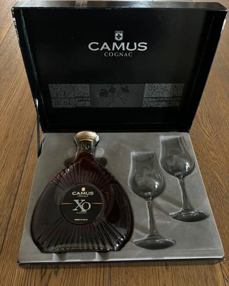 cognac Camus elegance con 2 bicchieri