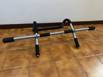 Sbarra piegamenti sulle braccia