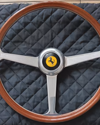 volanti d'epoca Ferrari anni 60/70
