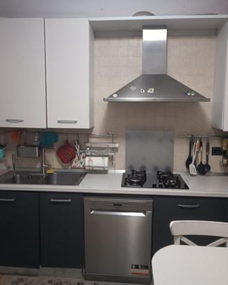 Cucina completa di elettrodomestici
