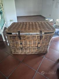 Baule in vimini e cuoio vintage cassa portatutto