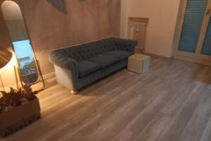 Appartamento con arredamento essenziale funzionale