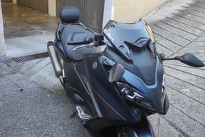 MOTO YAHAMA TMAX 560