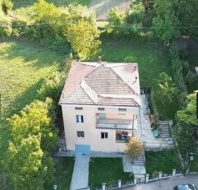 Ampio appartamento panoramico con giardino - PC