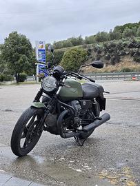 Moto Guzzi V7 Stone