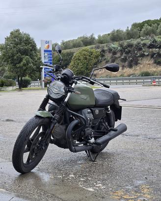Moto Guzzi V7 Stone