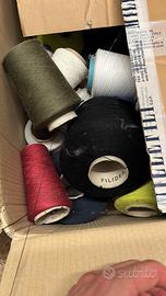 Filati di vario colore