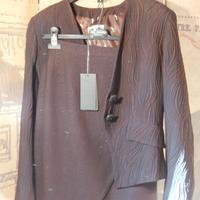 Il completo da donna Mariella Burani.