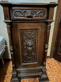 Coppia di comodini antichi