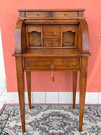 Elegante piccolo scrittoio con serrandina