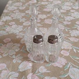 Bottiglie e salini in vetro vintage