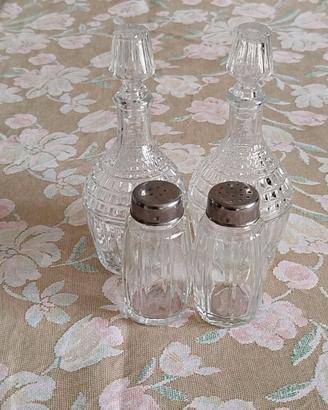 Bottiglie e salini in vetro vintage