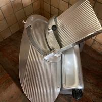 Affettatrice a gravità Bizerba in alluminio