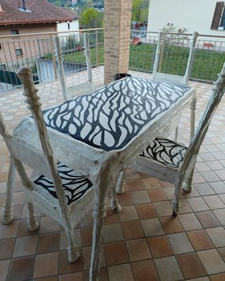 Tavolo e sedie da terrazzo