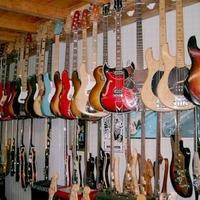Gibson Fender Gretsch Rickenbacker Martin National