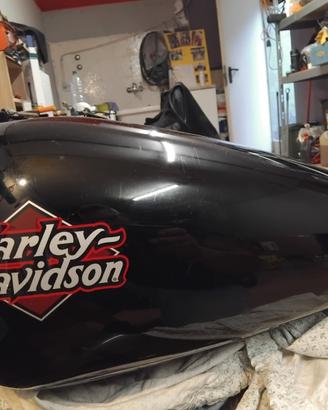 Serbatoio per harley softail