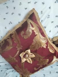 2 cuscini d arredo colore bordeaux 