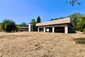 Ampio capannone al rustico