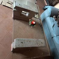 Tavolino con piano in cristallo