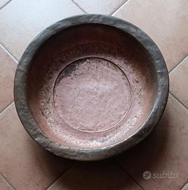 Antico catino in rame battuto 54 cm"