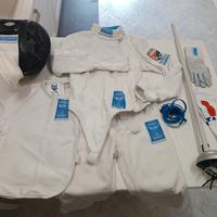 Divisa e attrezzatura per scherma