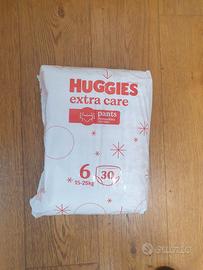 Pannolini e mutandina huggies
