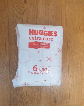 Pannolini e mutandina huggies