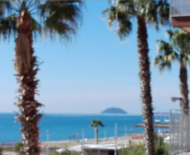 A 10 metri dalla spiaggia fronte vista mar+garage