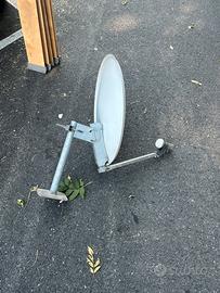 Parabola con piastra dí fissaggio