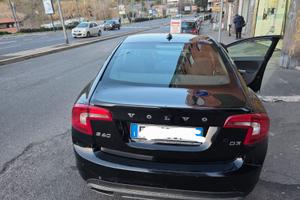 AUTO VOLVO S60