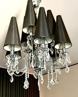 Lampadario in metallo cromato e paralumi neri