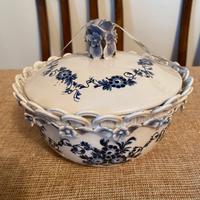 Ciotola con coperchio fiorellini blu