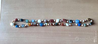 Collana da donna con pietre 