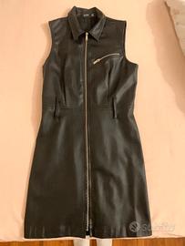 Abito corto similpelle con cerniera