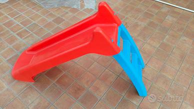 Scivolo di plastica per bambini 