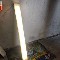 Plafoniera neon, cavo elettrico