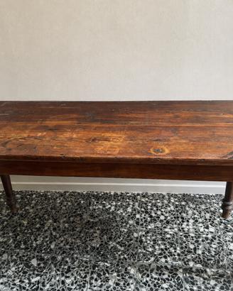 Tavolo antico in abete rosso con gambe tornite