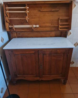 Antica Madia in Legno Massello con Piano in Marmo