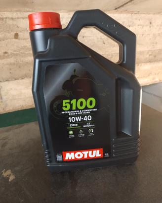 Accessori e olio Motul 4l per Vespa gts 300/250