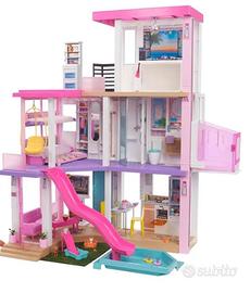 CASA DI BARBIE CON 13 BARBIE E KEN