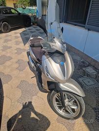 Beverly 300cc   2023