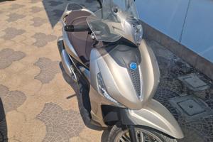 Beverly 300cc   2023
