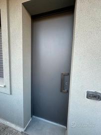 PORTONE INGRESSO IN ALLUMINIO FINSTRAL