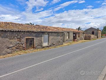 Rustico / Casale di 159 m² con 2 locali a Furnari