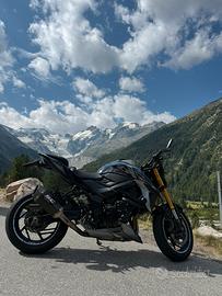 Suzuki GSX-S 750  versione yugen carbon