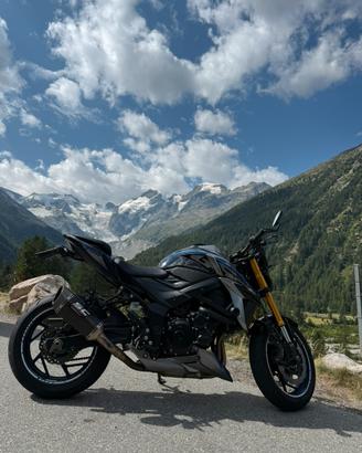 Suzuki GSX-S 750  versione yugen carbon