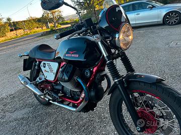 Moto guzzi V7 racer