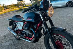 Moto guzzi V7 racer