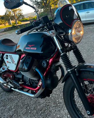 Moto guzzi V7 racer